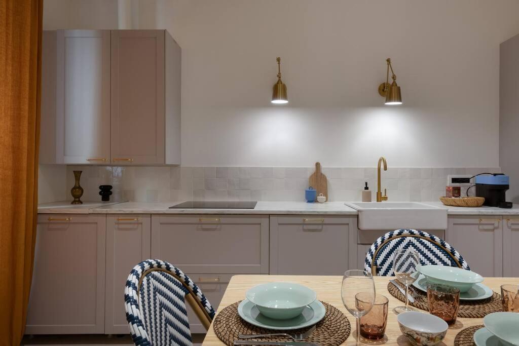 Foscolo 46 - Elegant Family Apartment ترييستي المظهر الخارجي الصورة